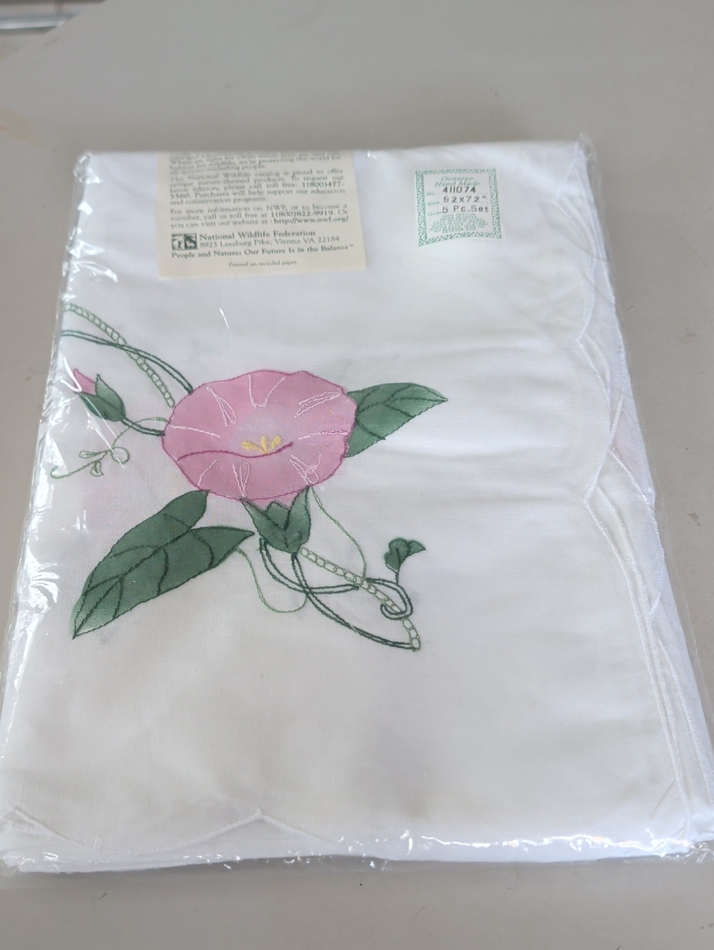 Natl Wildlife Federation White Floral Embroidered Tablecloth W/ 4 Napkins 52x72"
